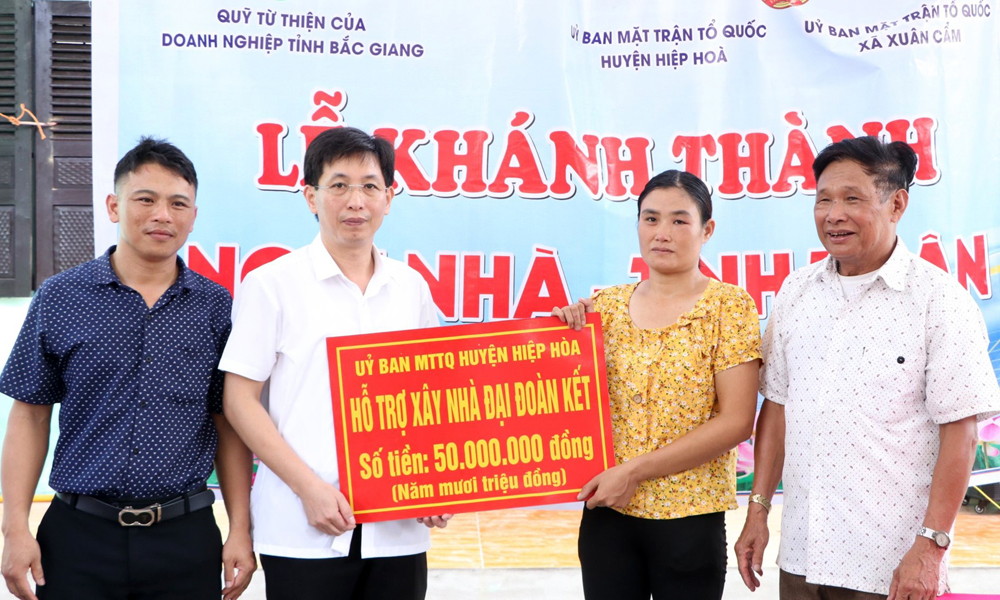 Chung sức xây dựng công trình đại đoàn kết